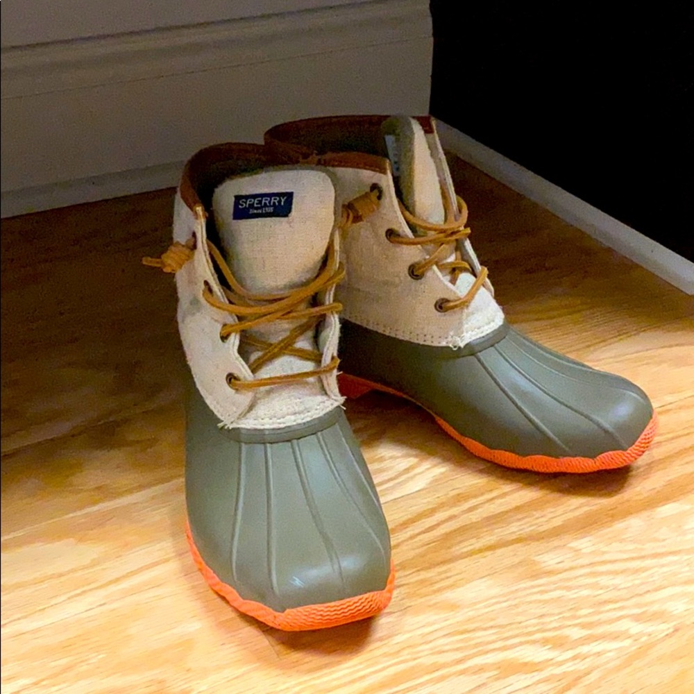 Size 8 Sperry Duck Boot